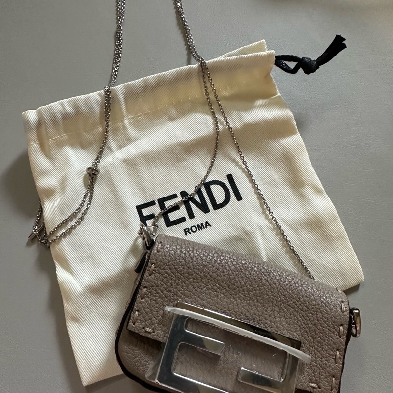 Fendi 7AS045大象灰牛皮粗縫線銀鍊超迷你法棍包 Selleria系列 可愛小包-9
