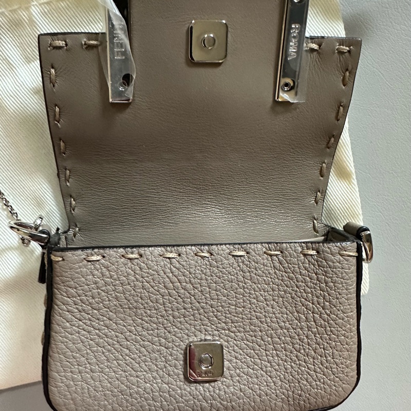 Fendi 7AS045大象灰牛皮粗縫線銀鍊超迷你法棍包 Selleria系列 可愛小包-19
