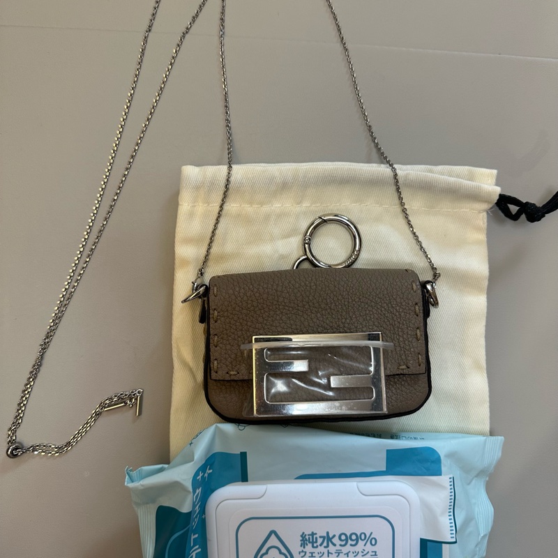 Fendi 7AS045大象灰牛皮粗縫線銀鍊超迷你法棍包 Selleria系列 可愛小包-23