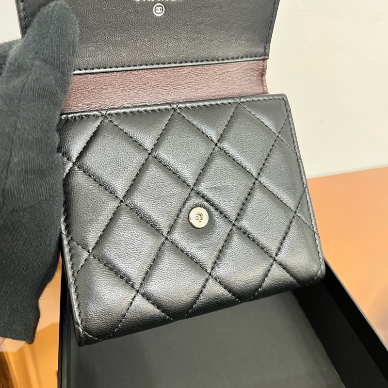 #極新 #全網最低 Chanel 小羊皮銀扣三折短夾-10