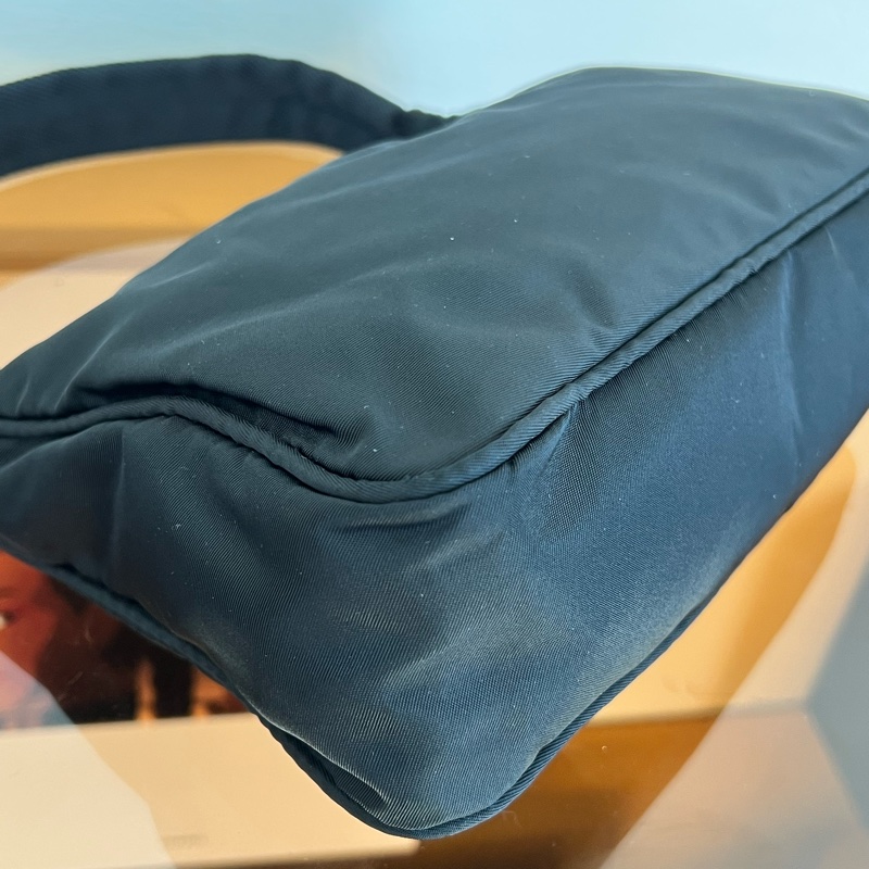 #爆款 #極新 Prada 2000 hobo-8