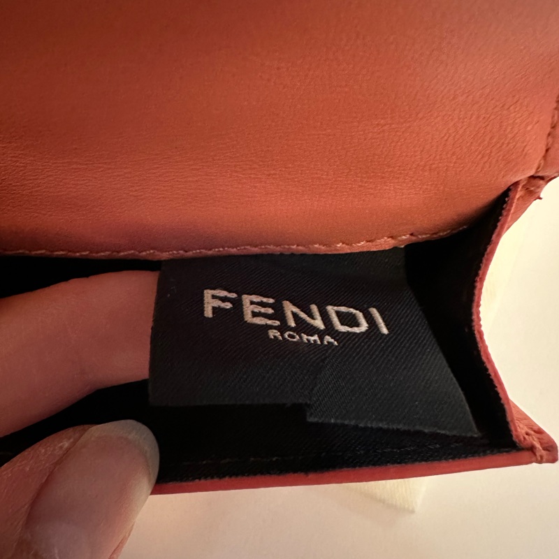 FENDI Baguette FF Logo 琺瑯金屬釦三折短夾 粉紅色全新-7