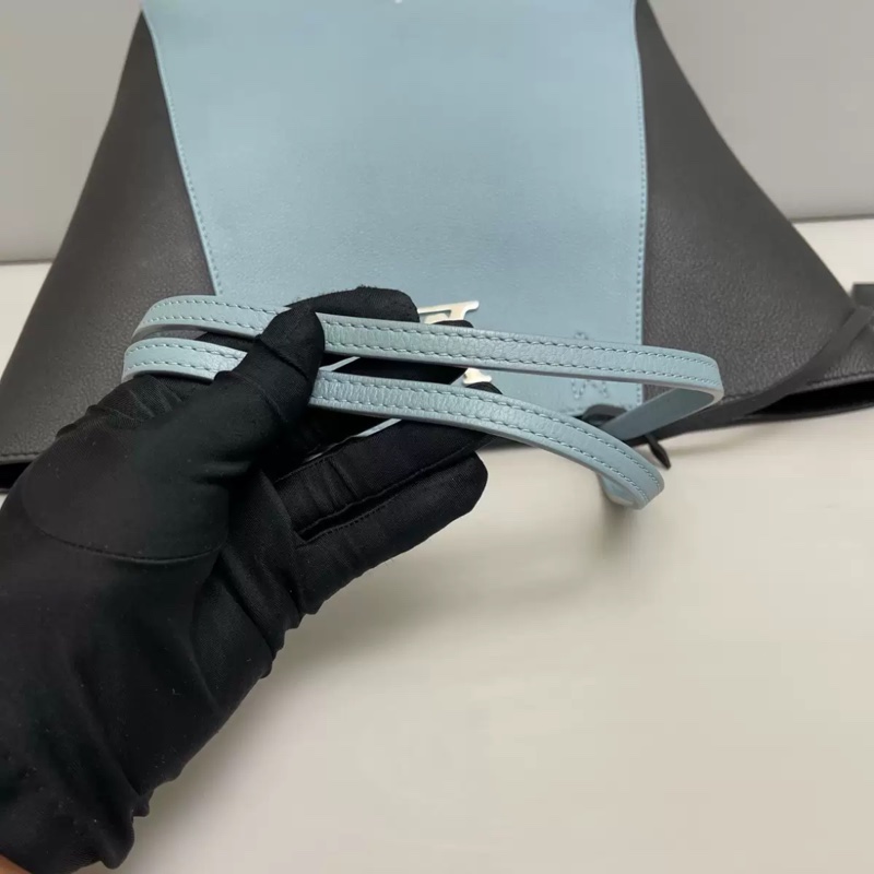 LV路易威登Lockme Cabas霧霾蓝黑拼色牛皮購物袋-4