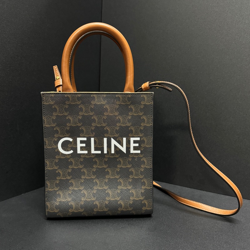 (甜妹必備🎀) Celine 經典老花 Lisa同款 斜背包 專櫃59000-0