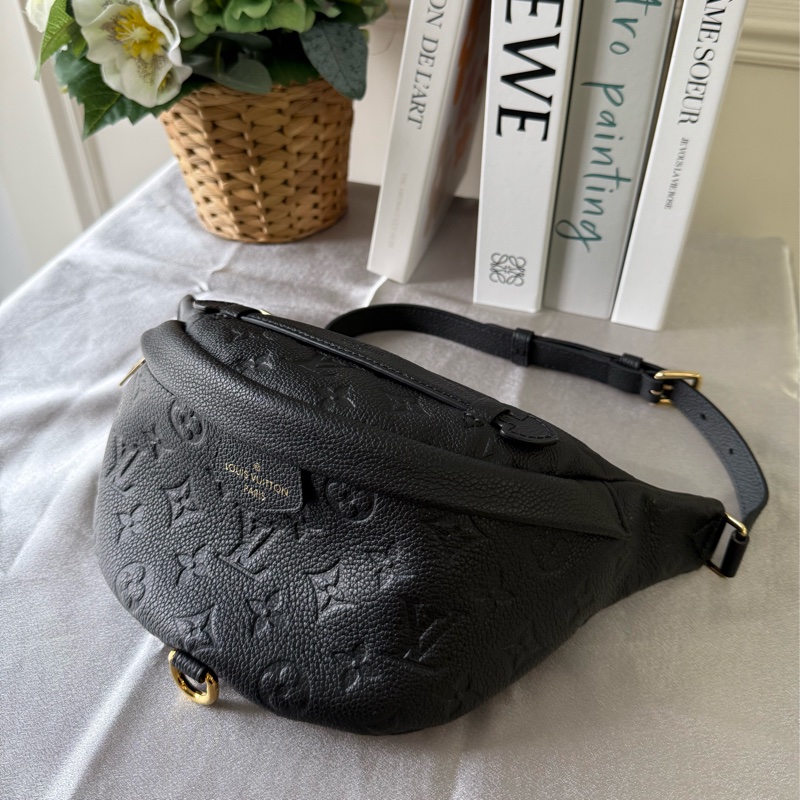 Bumbag Monogram 牛皮腰包(黑色) M44812-0