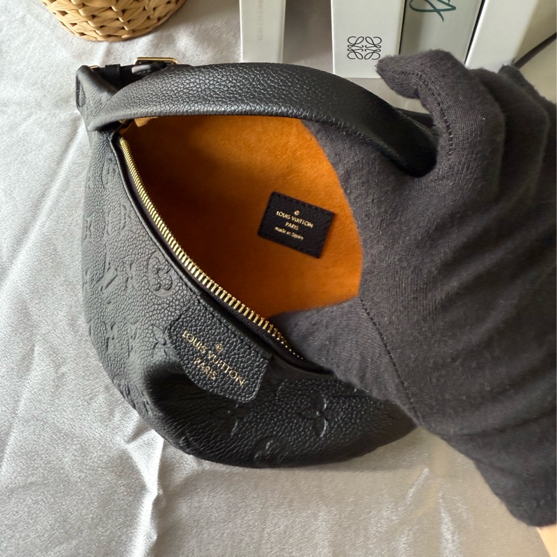 Bumbag Monogram 牛皮腰包(黑色) M44812-4
