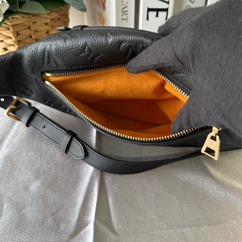 Bumbag Monogram 牛皮腰包(黑色) M44812-5