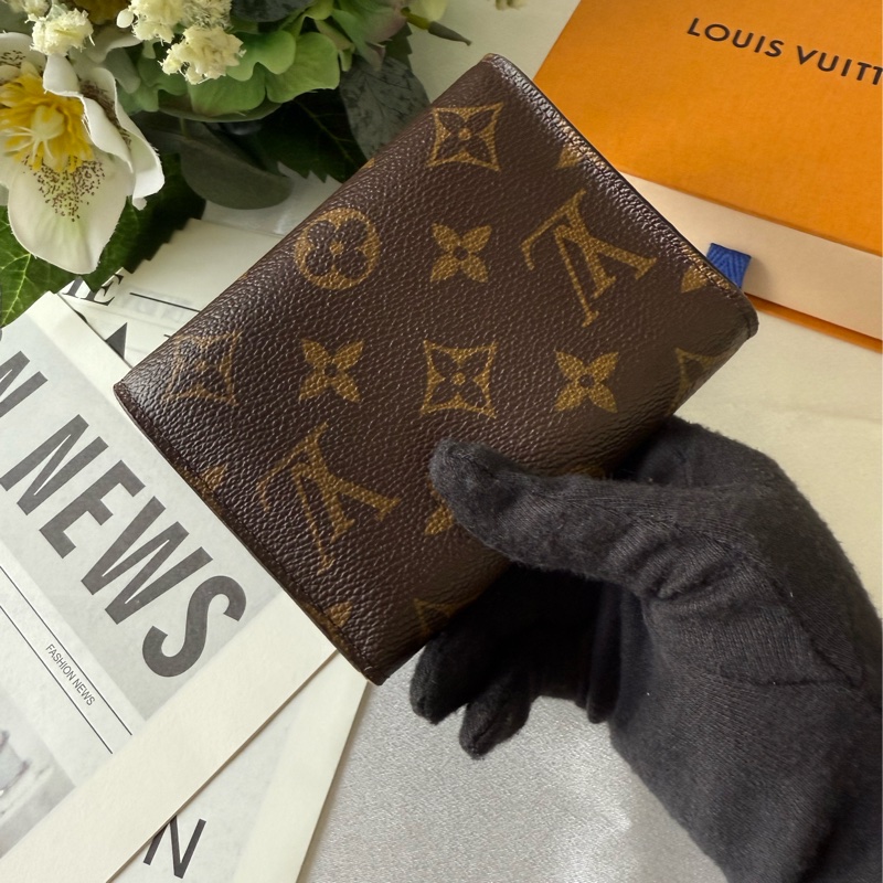 Monogram VICTORINE三折短夾(粉色) M62360-2