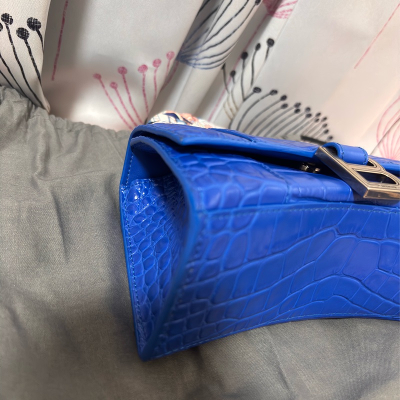 BALENCIAGA Hourglass XS B字鱷魚壓花牛皮手提/斜背沙漏包(藍色)-6