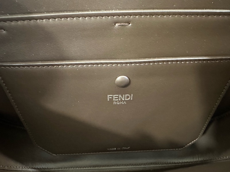 FENDI Chiodo系列郵差包 許光漢代言照 全新-2