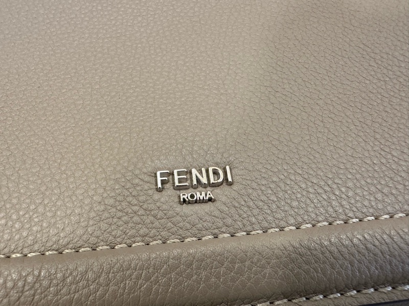 FENDI Chiodo系列郵差包 許光漢代言照 全新-30