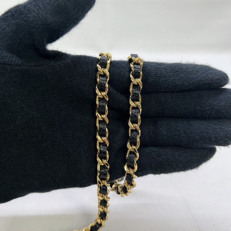 CHANEL WOC 黑金荔枝牛鏈帶包-6