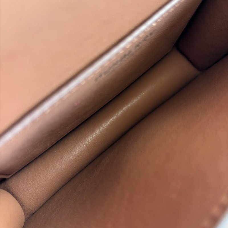 ::BURBERRY:: TB smooth leather belt bag 金色LOGO滑面皮革腰包 胸口包-33