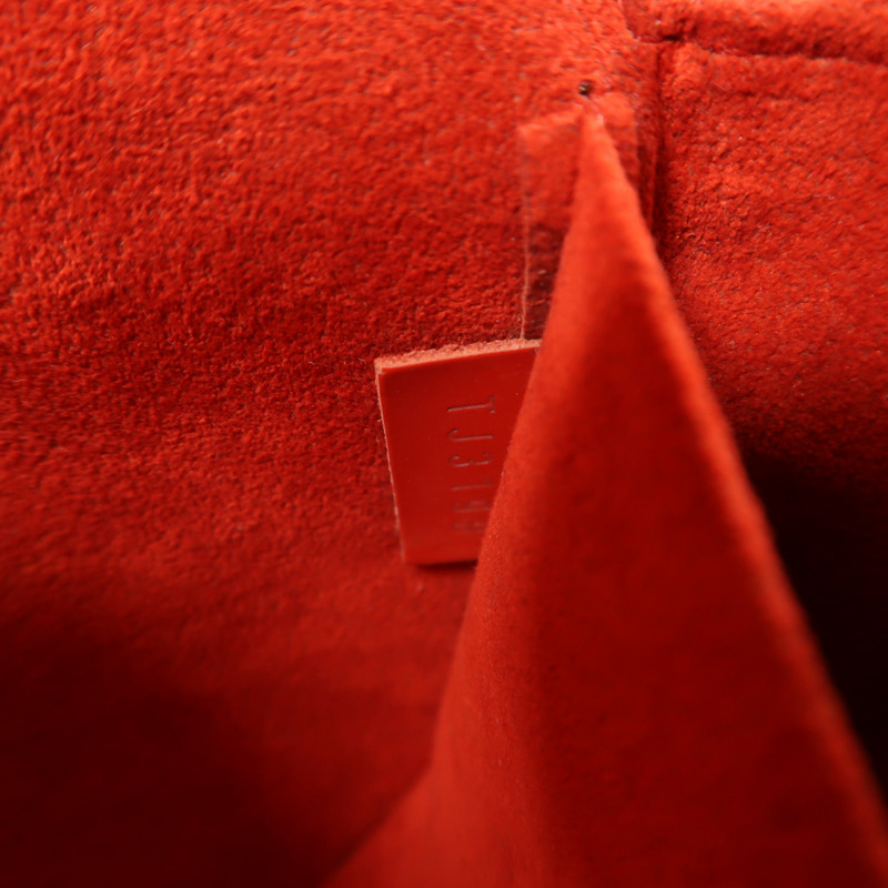 LOUIS VUITTON Epi Pochette Felice銀扣鏈帶肩背袋-6