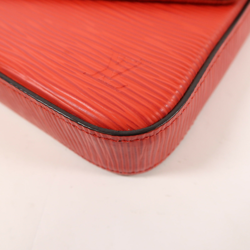 LOUIS VUITTON Epi Pochette Felice銀扣鏈帶肩背袋-9