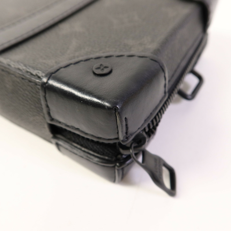LOUIS VUITTON Monogram Eclipse Soft Trunk Wallet肩背袋-11