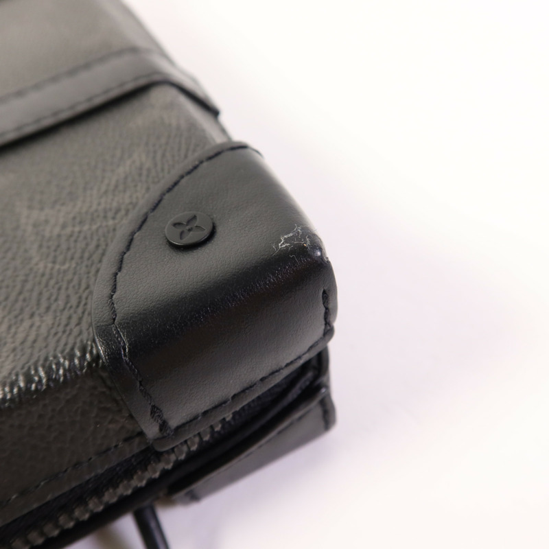 LOUIS VUITTON Monogram Eclipse Soft Trunk Wallet肩背袋-13