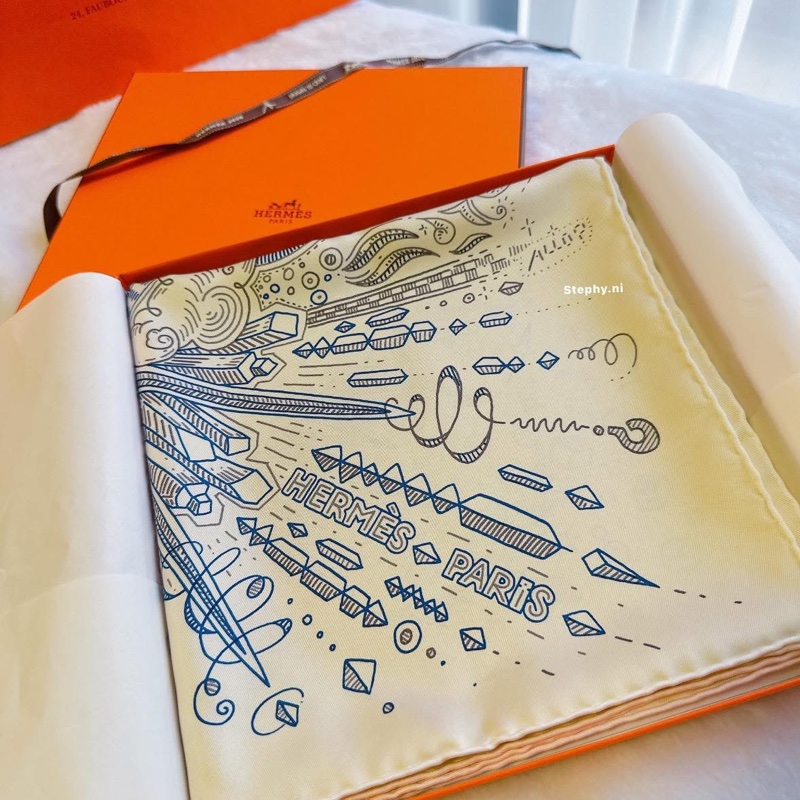 連假!全新降售_Hermés 愛馬仕 2025最新爆款Please Hold The Line 正在通話中 90x90/絲巾-2