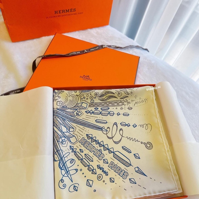 連假!全新降售_Hermés 愛馬仕 2025最新爆款Please Hold The Line 正在通話中 90x90/絲巾-3