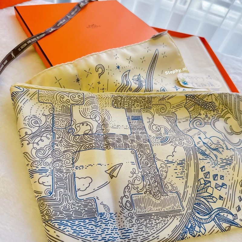 連假!全新降售_Hermés 愛馬仕 2025最新爆款Please Hold The Line 正在通話中 90x90/絲巾-5
