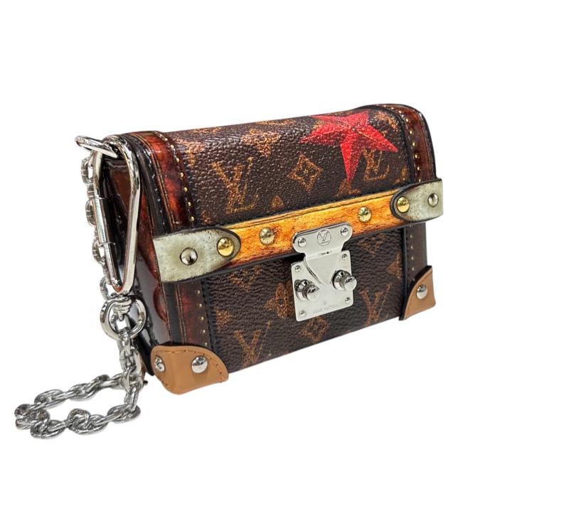 LV M63779 Monogram Essential-1