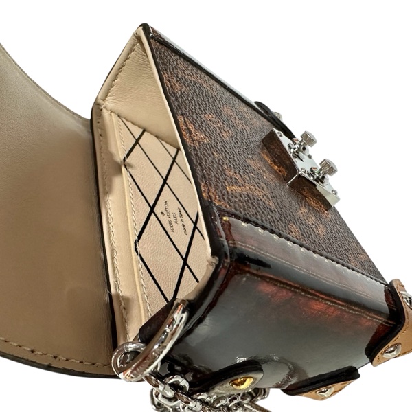 LV M63779 Monogram Essential-10