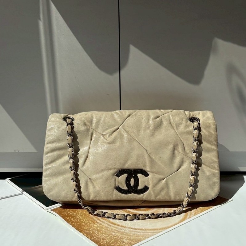 Chanel 銀鍊米白皮革抓皺口蓋肩側包-0