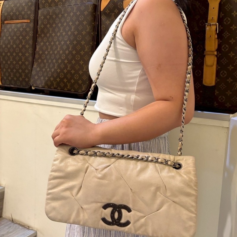 Chanel 銀鍊米白皮革抓皺口蓋肩側包-2