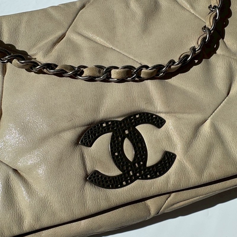 Chanel 銀鍊米白皮革抓皺口蓋肩側包-5