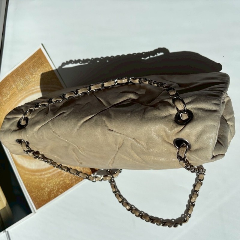 Chanel 銀鍊米白皮革抓皺口蓋肩側包-6