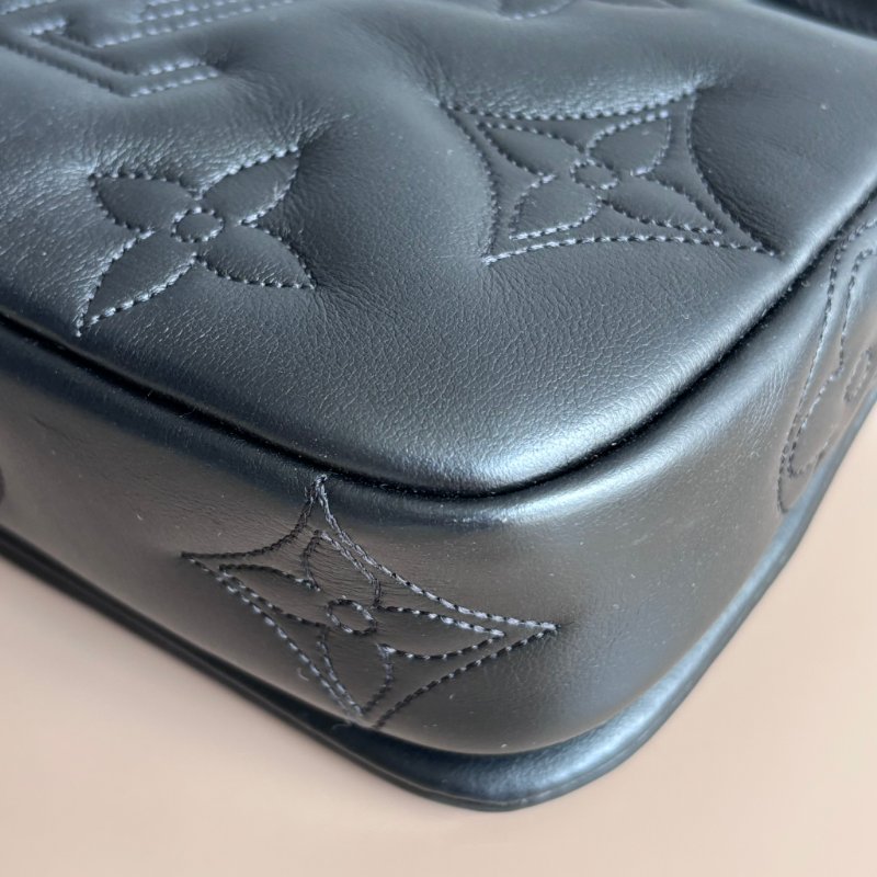 ::Louis Vuitton:: LV M81398- Bubblegram 縫線牛皮肩背/斜背兩用包-7
