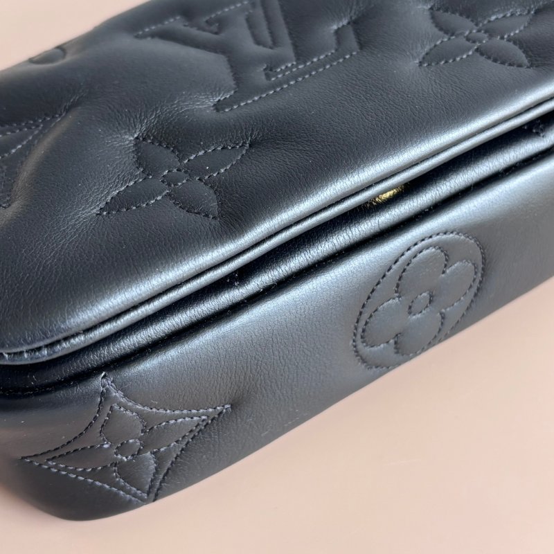 ::Louis Vuitton:: LV M81398- Bubblegram 縫線牛皮肩背/斜背兩用包-11