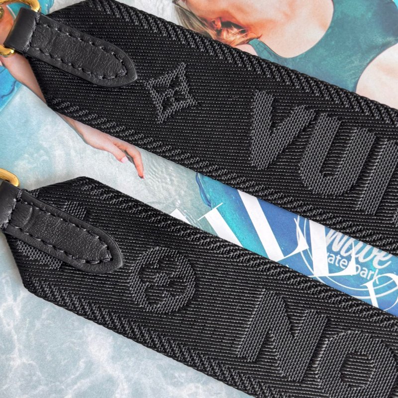 ::Louis Vuitton:: LV M81398- Bubblegram 縫線牛皮肩背/斜背兩用包-24