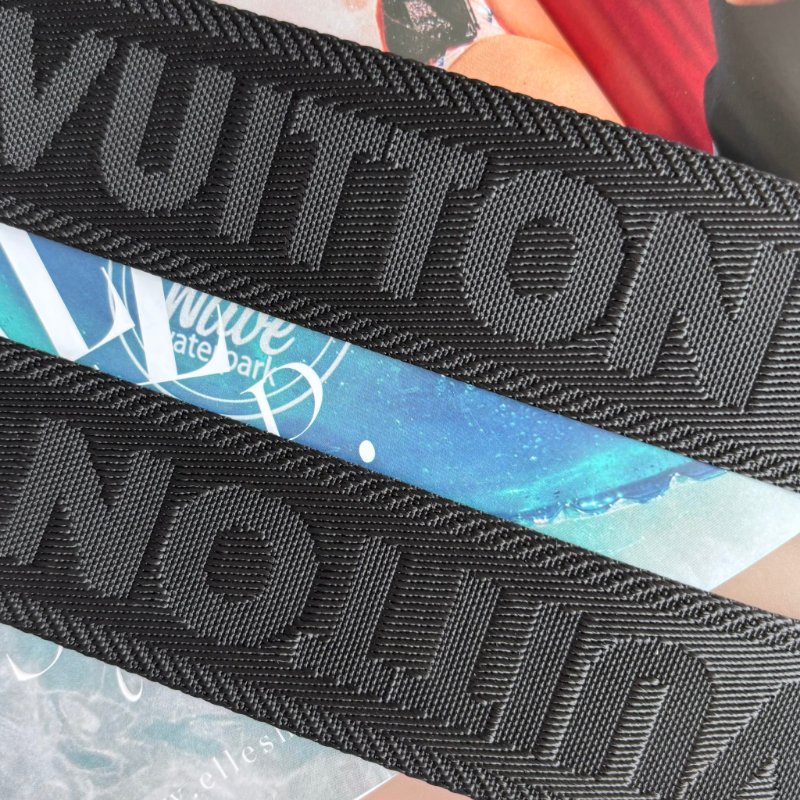 ::Louis Vuitton:: LV M81398- Bubblegram 縫線牛皮肩背/斜背兩用包-25