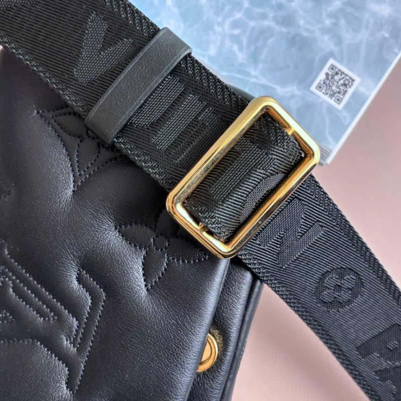 ::Louis Vuitton:: LV M81398- Bubblegram 縫線牛皮肩背/斜背兩用包-27