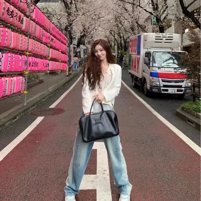 Miumiu 保齡球大號 黑色金扣手提公文包 尺寸約34*23*11-5