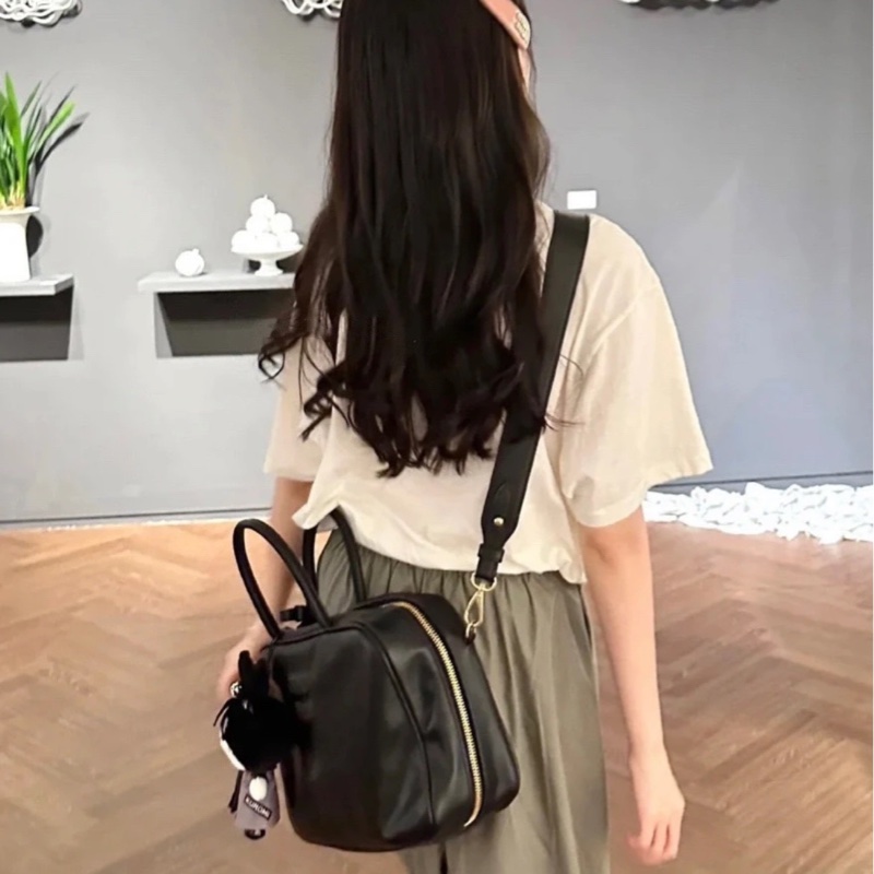 Miumiu 保齡球大號 黑色金扣手提公文包 尺寸約34*23*11-7