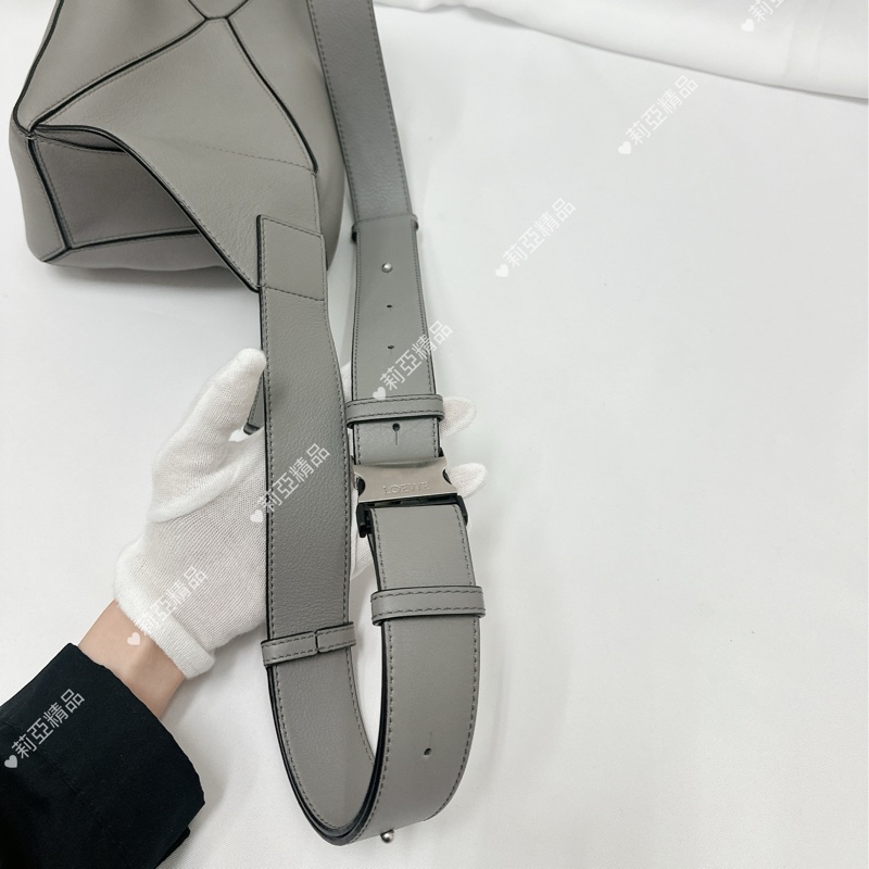 莉亞精品♡ Loewe Puzzle 灰胸包 近新-10