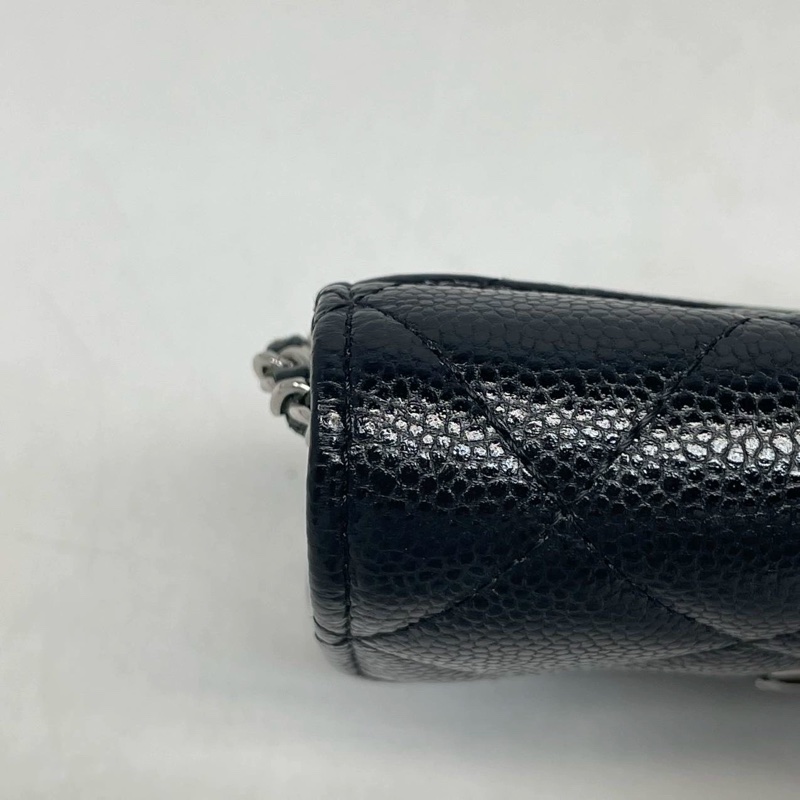 Chanel經典黑色牛皮Caviar銀鍊WOC-11