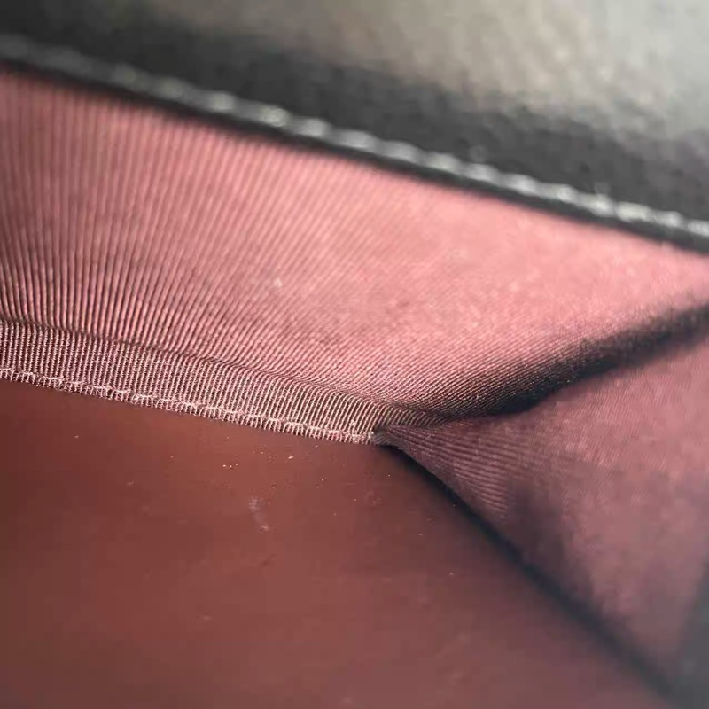 Chanel經典黑色牛皮Caviar銀鍊WOC-20