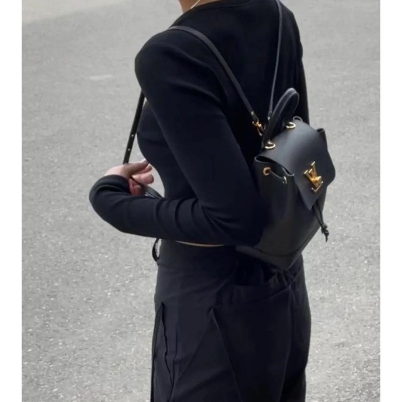 🈶購證 #99新全網最低 #九萬入手 Lv lockme黑金荔枝皮雙肩背包-1