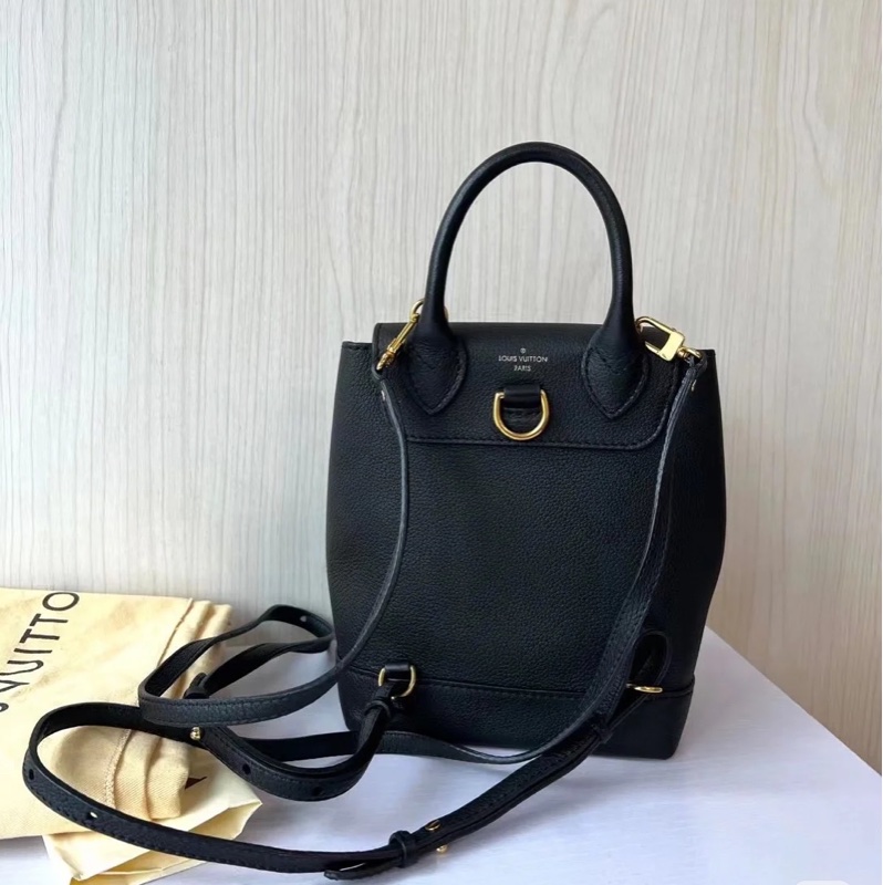 🈶購證 #99新全網最低 #九萬入手 Lv lockme黑金荔枝皮雙肩背包-13