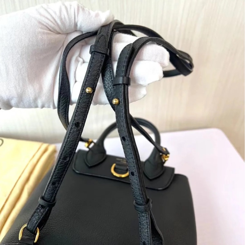 🈶購證 #99新全網最低 #九萬入手 Lv lockme黑金荔枝皮雙肩背包-14