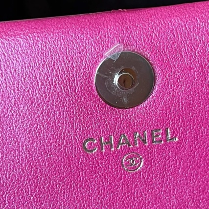 Chanel / 香奈兒  鐳射 芭比粉 掛包 卡包 耳機包 零錢包-11