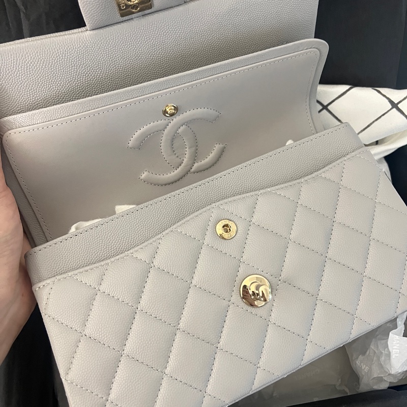 「全新膠膜在✨」Chanel CF23 晶片款 荔枝皮 淺灰 淡金釦-7