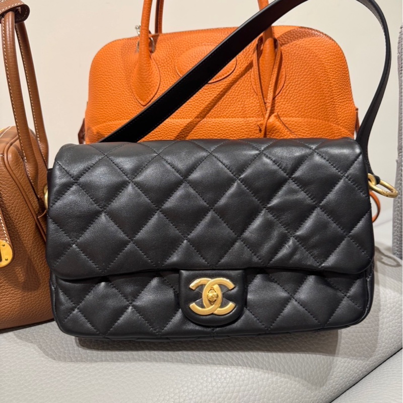 CHANEL 全新25C翻蓋羊皮CF肩背包 🖤 25年1月購入 可以送禮-12