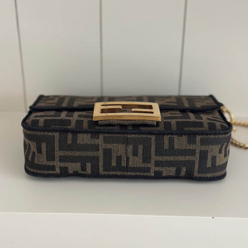 「🥖法棍包」 Fendi 迷你Baguette 棕色FF提花布料包款-5