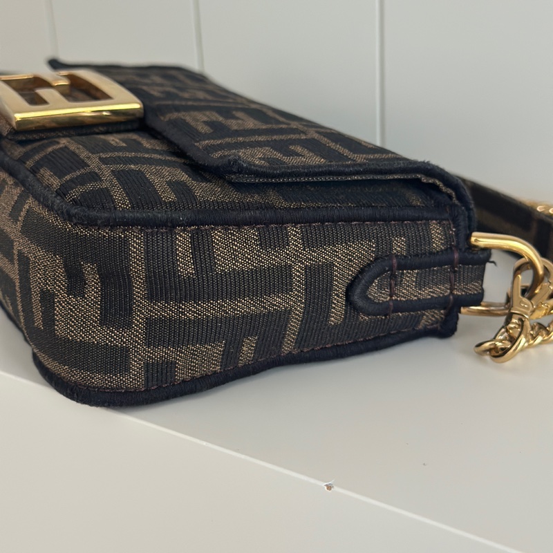 「🥖法棍包」 Fendi 迷你Baguette 棕色FF提花布料包款-9