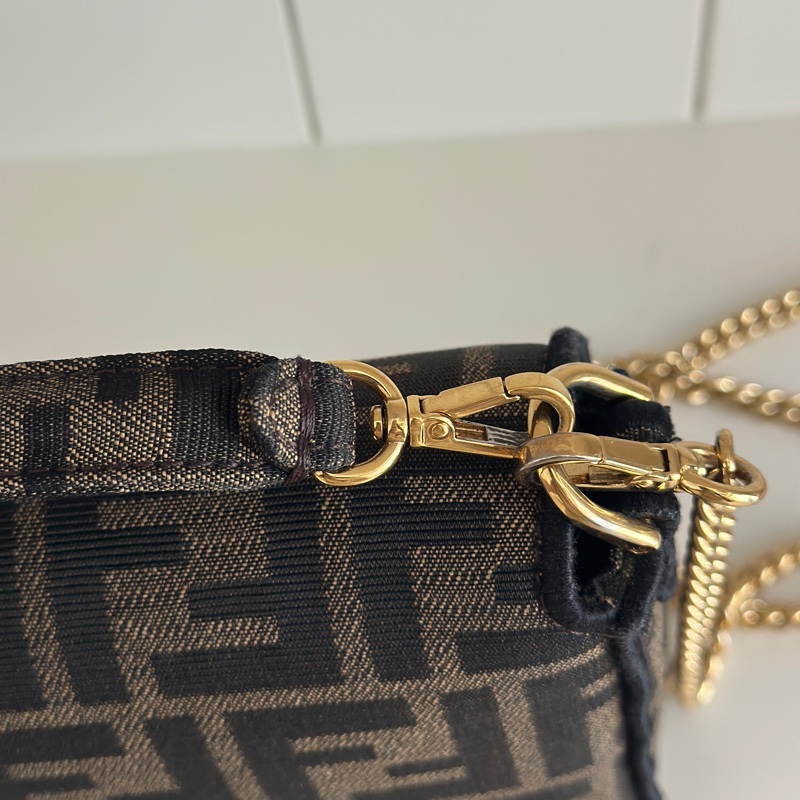 「🥖法棍包」 Fendi 迷你Baguette 棕色FF提花布料包款-12