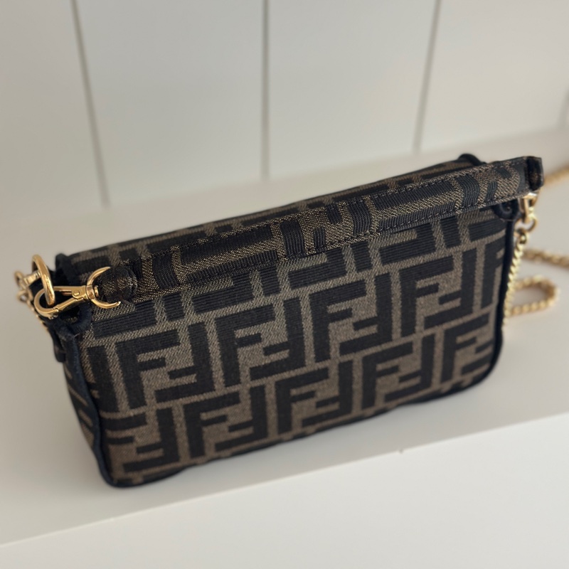 「🥖法棍包」 Fendi 迷你Baguette 棕色FF提花布料包款-13